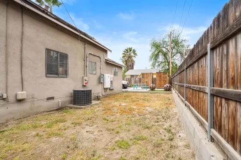 300 E Ivy St, Hanford, CA 93230 photo 21