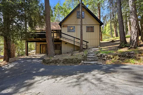 Exterior - 1833 James Dr, Springville, CA 93265 photo 2 of 8