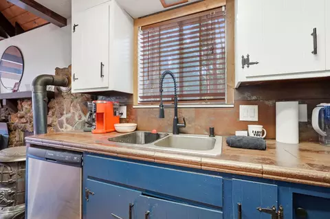 Kitchen - 1833 James Dr, Springville, CA 93265 photo 2 of 2