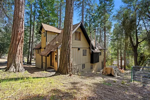 Exterior - 1833 James Dr, Springville, CA 93265 photo 4 of 8
