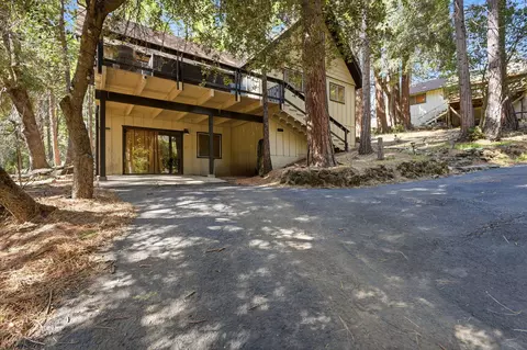 Exterior - 1833 James Dr, Springville, CA 93265 photo 5 of 8