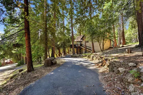 Exterior - 1833 James Dr, Springville, CA 93265 photo 6 of 8