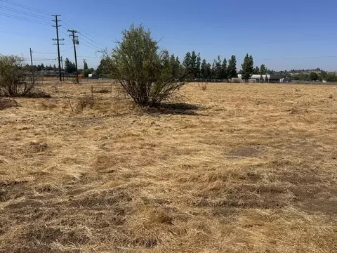 740 E Mulberry Ave, Porterville, CA 93257