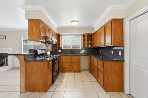 1911 N Giddings, Visalia, CA 93291