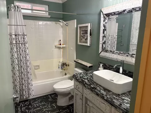 Bath - 808 Vine St, Exeter, CA 93221 photo 1 of 4