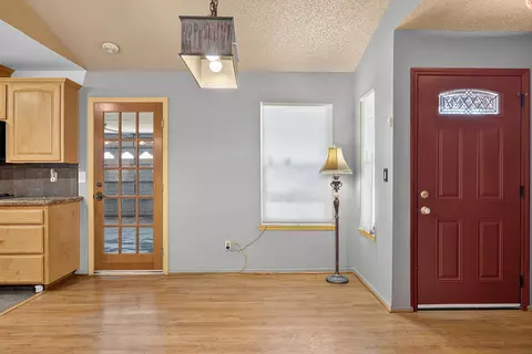 Entry Way - 808 Vine St, Exeter, CA 93221 photo 4 of 5