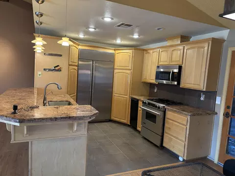 Kitchen - 808 Vine St, Exeter, CA 93221 photo 4 of 5