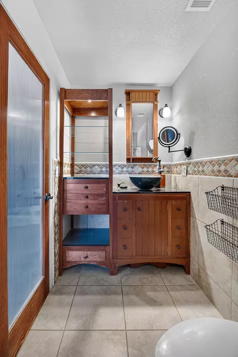 Bath - 808 Vine St, Exeter, CA 93221 photo 2 of 5