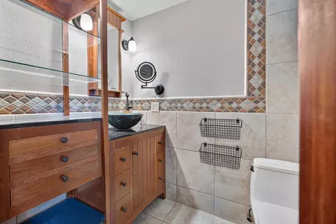 Bath - 808 Vine St, Exeter, CA 93221 photo 3 of 5