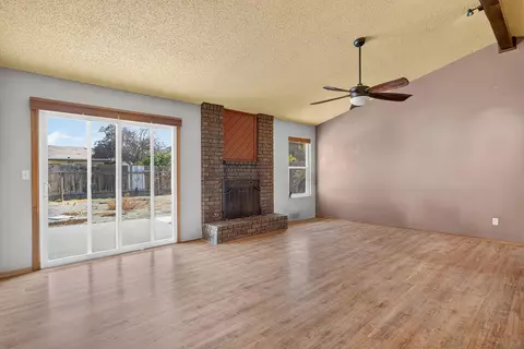 Living - 808 Vine St, Exeter, CA 93221 photo 2 of 5