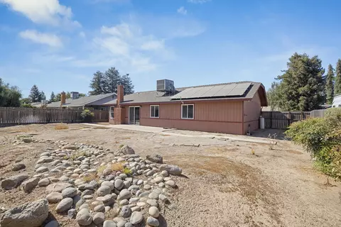 Exterior - 808 Vine St, Exeter, CA 93221 photo 3 of 4