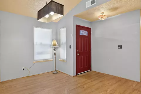 Entry Way - 808 Vine St, Exeter, CA 93221 photo 2 of 5