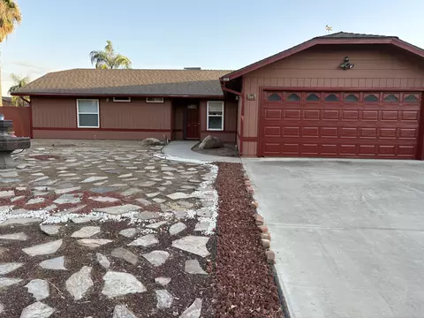 808 Vine St, Exeter, CA 93221