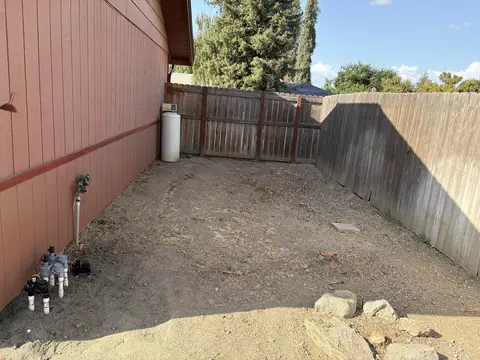 Exterior - 808 Vine St, Exeter, CA 93221 photo 3 of 6