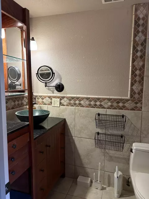Bath - 808 Vine St, Exeter, CA 93221 photo 2 of 4