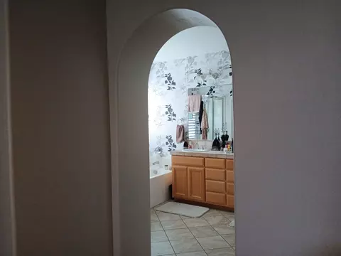 Bath - 3827 E Harter Ct, Visalia, CA 93292 photo 1 of 5