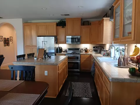 Kitchen - 3827 E Harter Ct, Visalia, CA 93292 photo 1 of 2