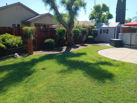 Exterior - 3827 E Harter Ct, Visalia, CA 93292 photo 2 of 3