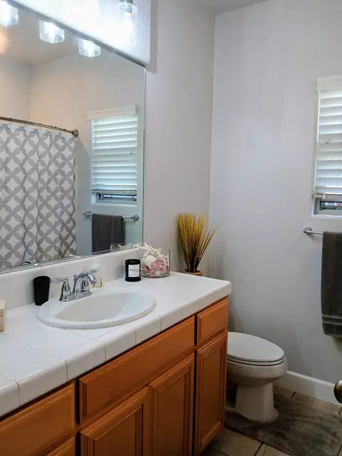 Bath - 3827 E Harter Ct, Visalia, CA 93292 photo 5 of 5