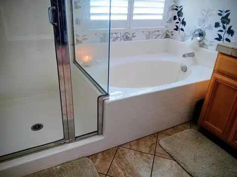 Bath - 3827 E Harter Ct, Visalia, CA 93292 photo 3 of 5