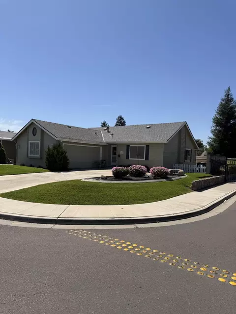 3103 S Avocado St #54, Visalia, CA 93277