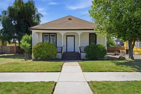 121 Elm St, Hanford, CA 93230
