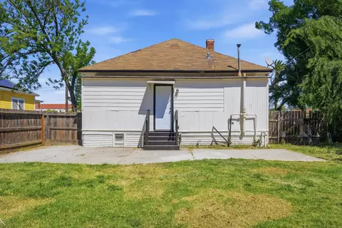 Exterior - 121 Elm St, Hanford, CA 93230 photo 7 of 7