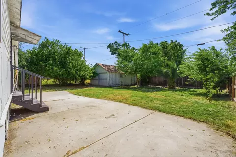 Exterior - 121 Elm St, Hanford, CA 93230 photo 4 of 7