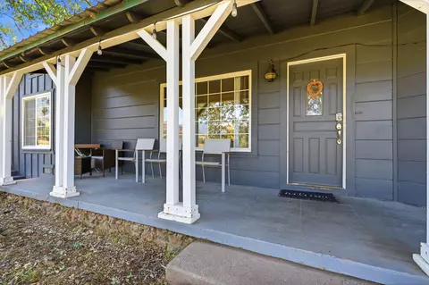 Exterior - 40716 Old Three Rivers Rd, Three Rivers, CA 93271 photo 4 of 24