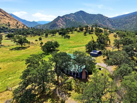 View/Area - 40716 Old Three Rivers Rd, Three Rivers, CA 93271 photo 4 of 7