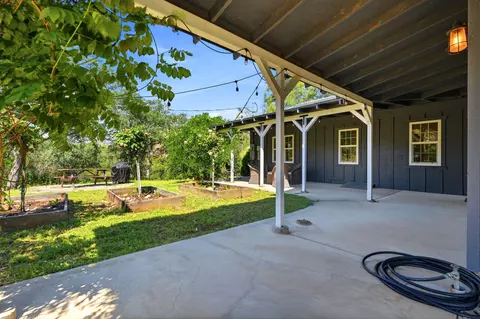 Exterior - 40716 Old Three Rivers Rd, Three Rivers, CA 93271 photo 10 of 24
