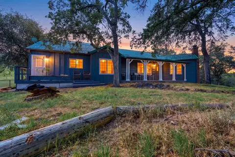 Exterior - 40716 Old Three Rivers Rd, Three Rivers, CA 93271 photo 2 of 24