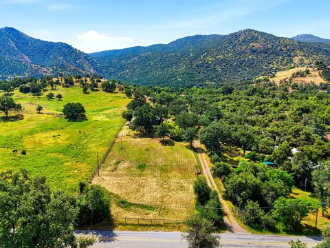 View/Area - 40716 Old Three Rivers Rd, Three Rivers, CA 93271 photo 2 of 7