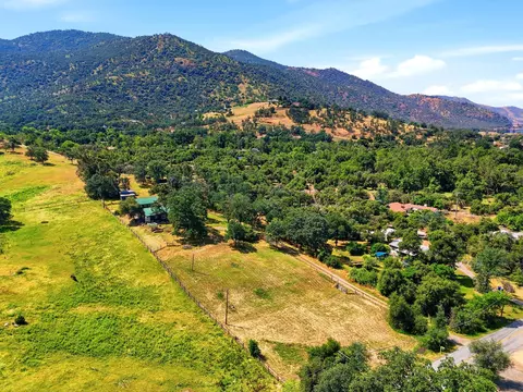View/Area - 40716 Old Three Rivers Rd, Three Rivers, CA 93271 photo 3 of 7