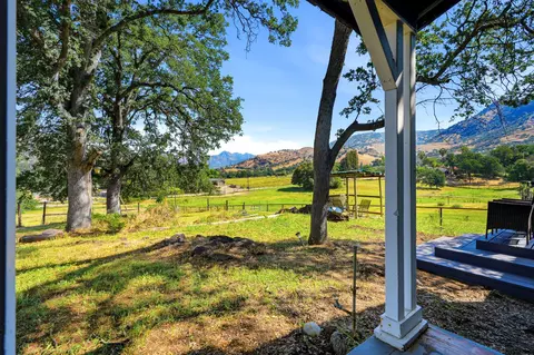 Exterior - 40716 Old Three Rivers Rd, Three Rivers, CA 93271 photo 3 of 24