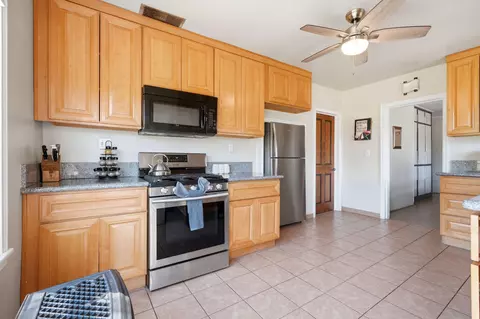 Kitchen - 40716 Old Three Rivers Rd, Three Rivers, CA 93271 photo 3 of 3