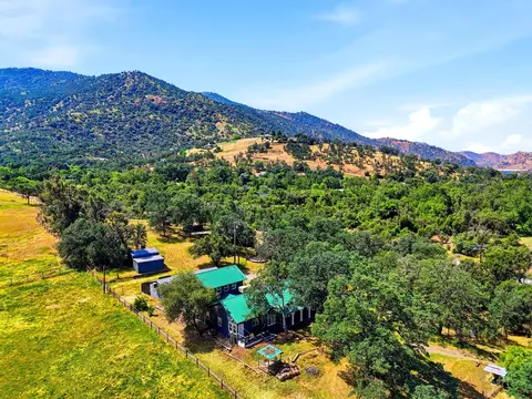 View/Area - 40716 Old Three Rivers Rd, Three Rivers, CA 93271 photo 5 of 7