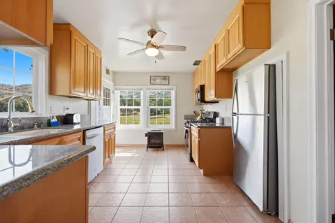 Kitchen - 40716 Old Three Rivers Rd, Three Rivers, CA 93271 photo 1 of 3