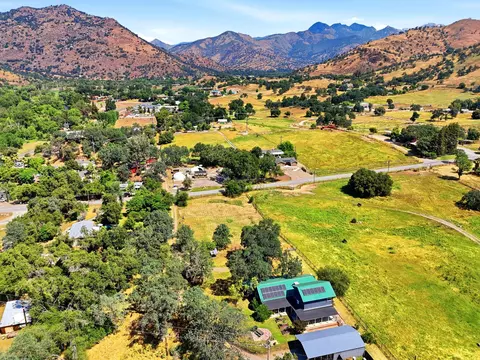 View/Area - 40716 Old Three Rivers Rd, Three Rivers, CA 93271 photo 6 of 7