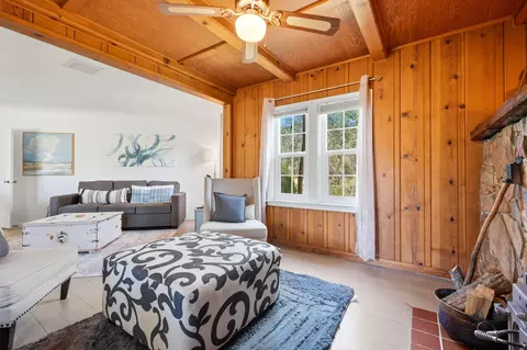 Living - 40716 Old Three Rivers Rd, Three Rivers, CA 93271 photo 6 of 12