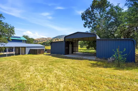 Exterior - 40716 Old Three Rivers Rd, Three Rivers, CA 93271 photo 20 of 24