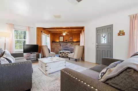Living - 40716 Old Three Rivers Rd, Three Rivers, CA 93271 photo 2 of 12
