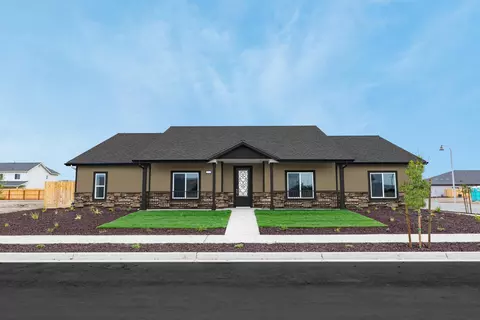 413 W Tejon Ave, Woodlake, CA 93286