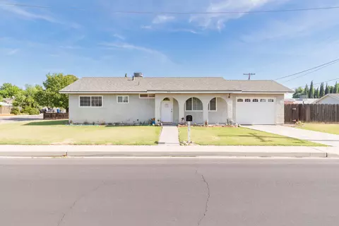 876 Daphne Ln, Lemoore, CA 93245