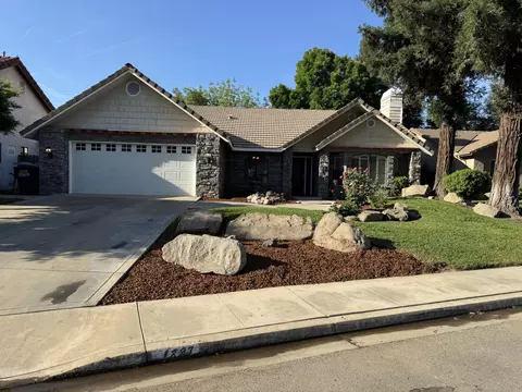 1827 Evergreen Ct, Visalia, CA 93292