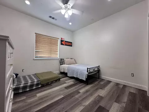 Bedroom - 41955 Black Oak Dr, Three Rivers, CA 93271 photo 3 of 4