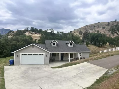 Exterior - 41955 Black Oak Dr, Three Rivers, CA 93271 photo 3 of 5