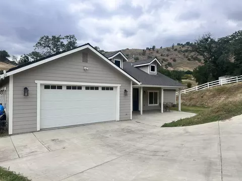 Exterior - 41955 Black Oak Dr, Three Rivers, CA 93271 photo 4 of 5
