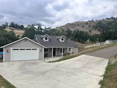 Exterior - 41955 Black Oak Dr, Three Rivers, CA 93271 photo 2 of 5