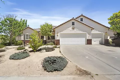3634 N Jackie St, Visalia, CA 93291